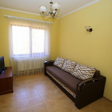 Пори Року Guest House Синяк Екстериор снимка