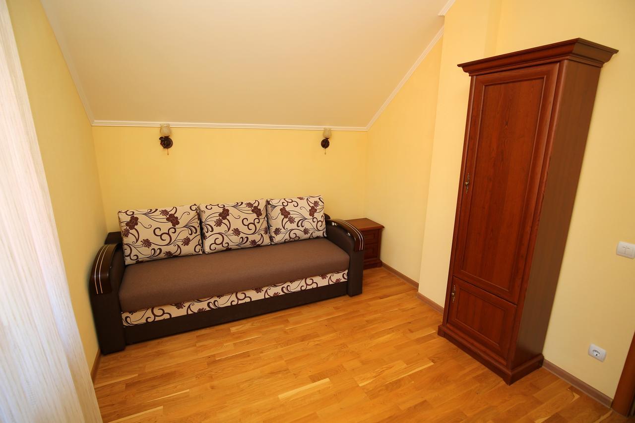 Пори Року Guest House Синяк Екстериор снимка